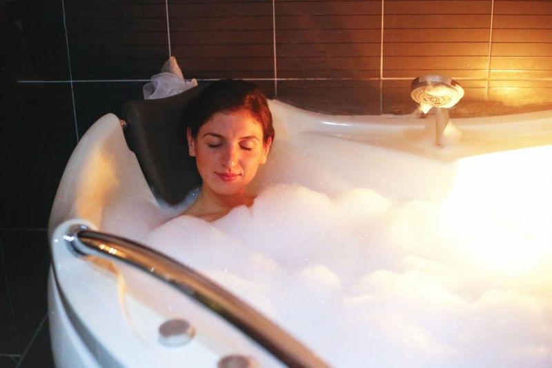 Take a Warm Bath 1-2 Hours Before Bedtime to Get Better Sleep, Researchers Find - UT News